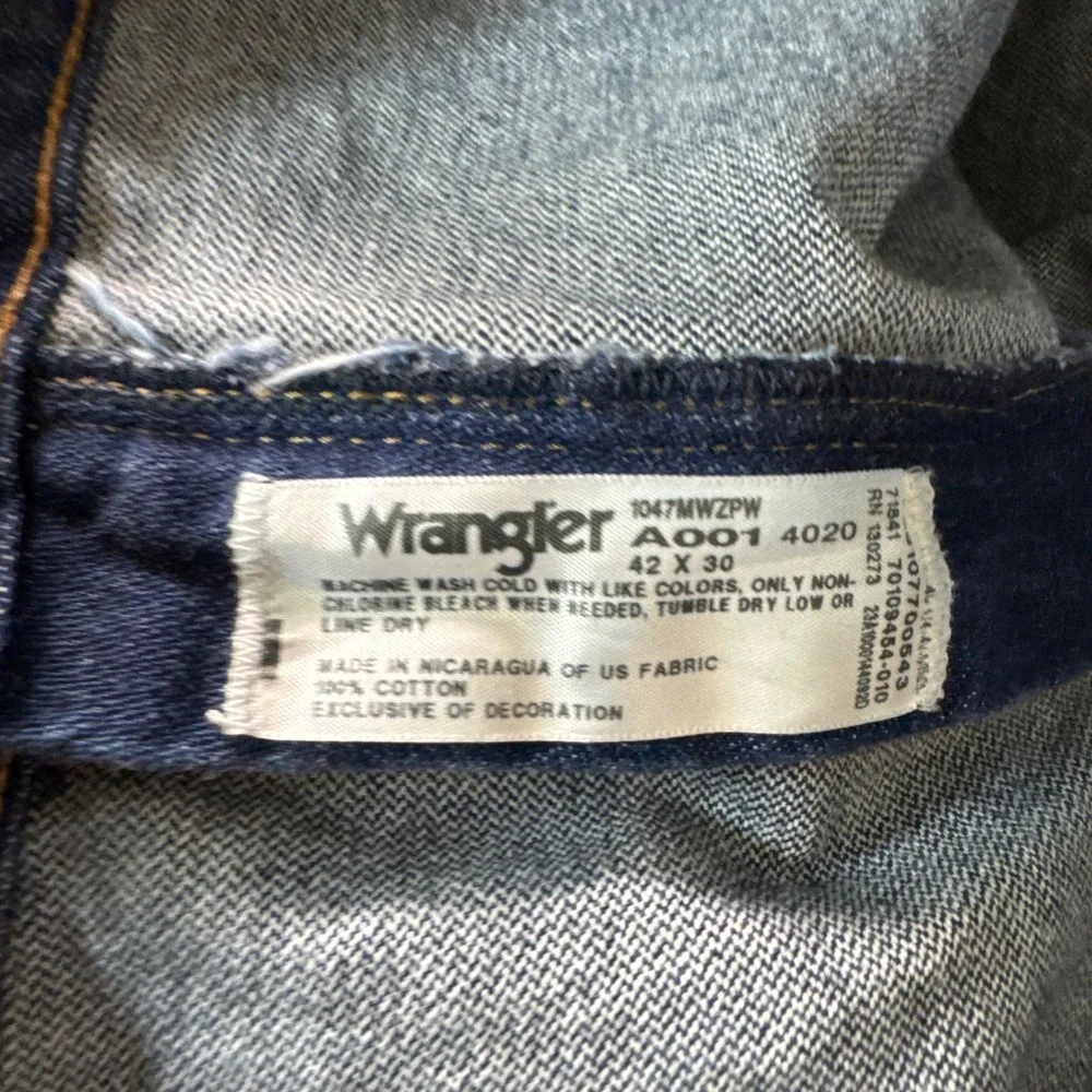 Wrangler 47MWZ Dark Wash Denim Jeans Mens 42x31 Classic Workwear‎ Fit
